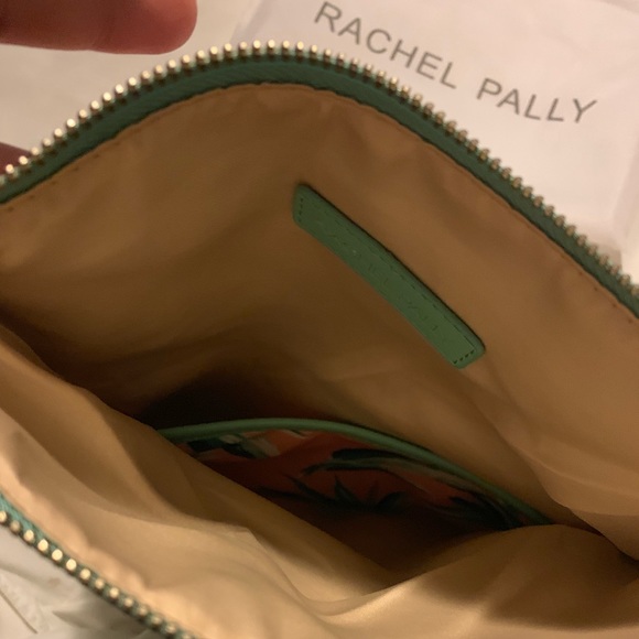 Stylish reversible clutch! - Picture 7 of 8